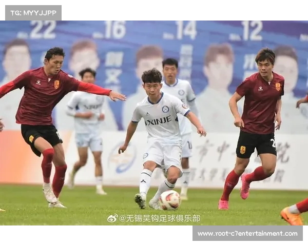 中甲升班马辽宁铁人、重庆铜梁龙备战2026中超